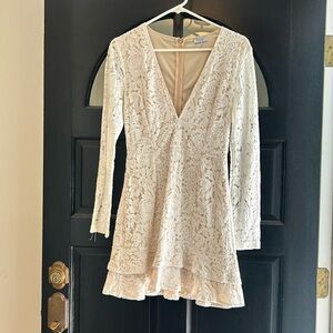 Tobi M white with crème underlay long sleeve zip up back. Cute flip skirt hem